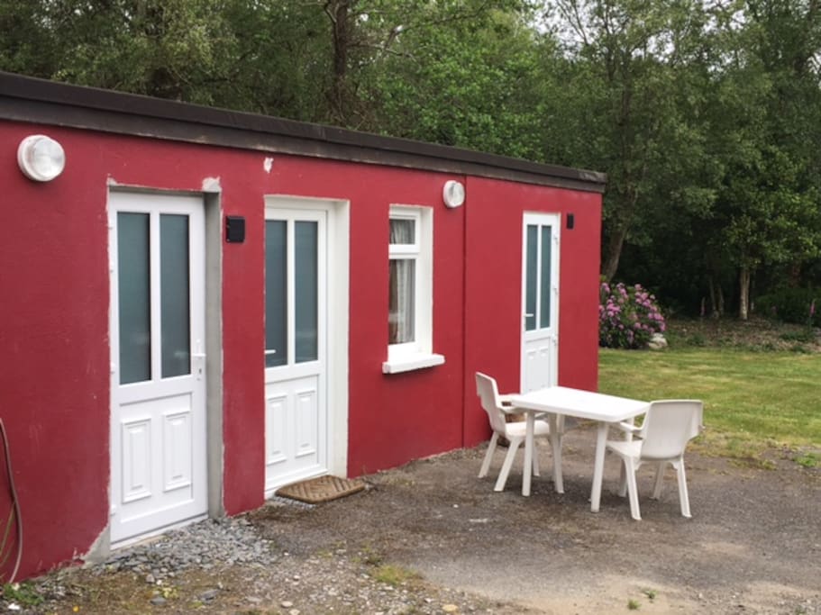 Private bedroom en-suite in private free standing building