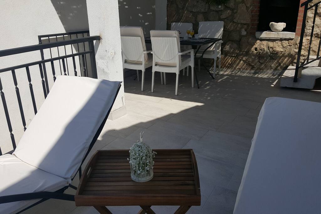 terace with dining area