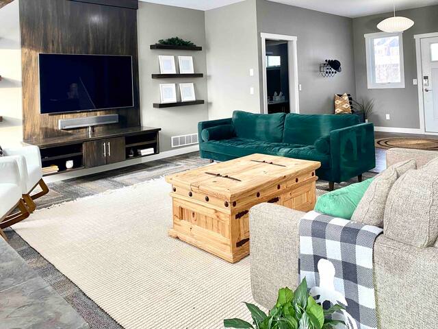 The Modern Sanctuary | 5 BR’s | 3mi TPC | 2mi NSC gallery image 4