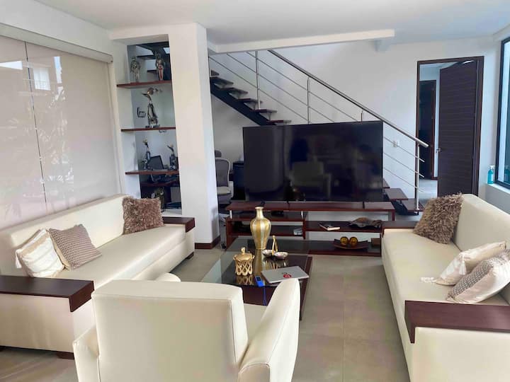 ¡Descansa En Casa Con Piscina & Jacuzzi Privado! - Melgar