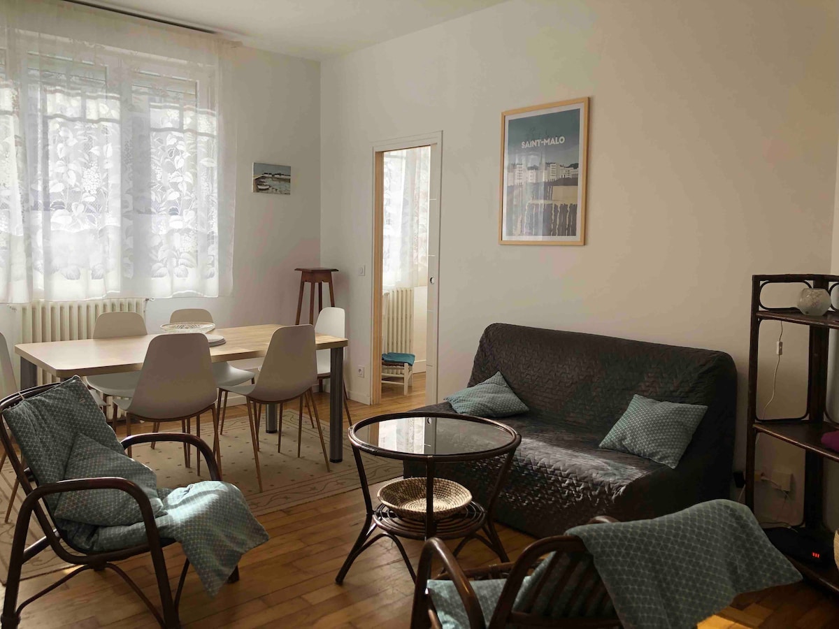 Top Airbnb: St Malo Apartment - Intra Muros in Saint Malo