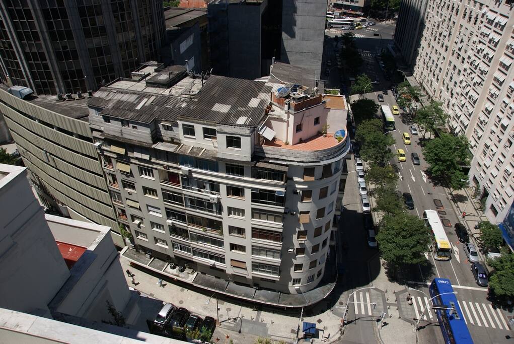 Edifício / The building