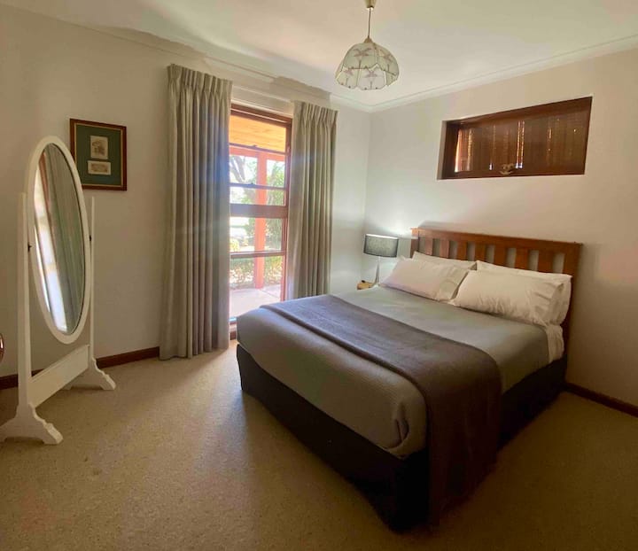 Schlafzimmer 4