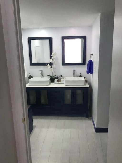 Ensuite bathroom #1