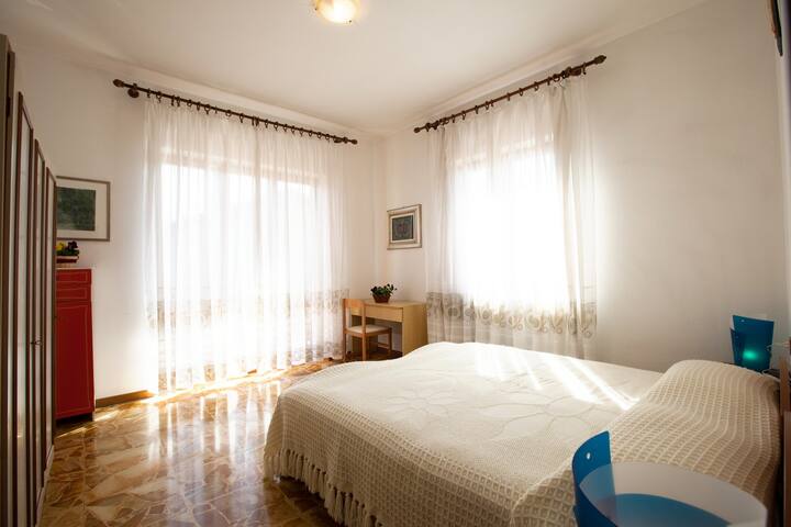 Grande appartamento in villa con giardino gallery image 3