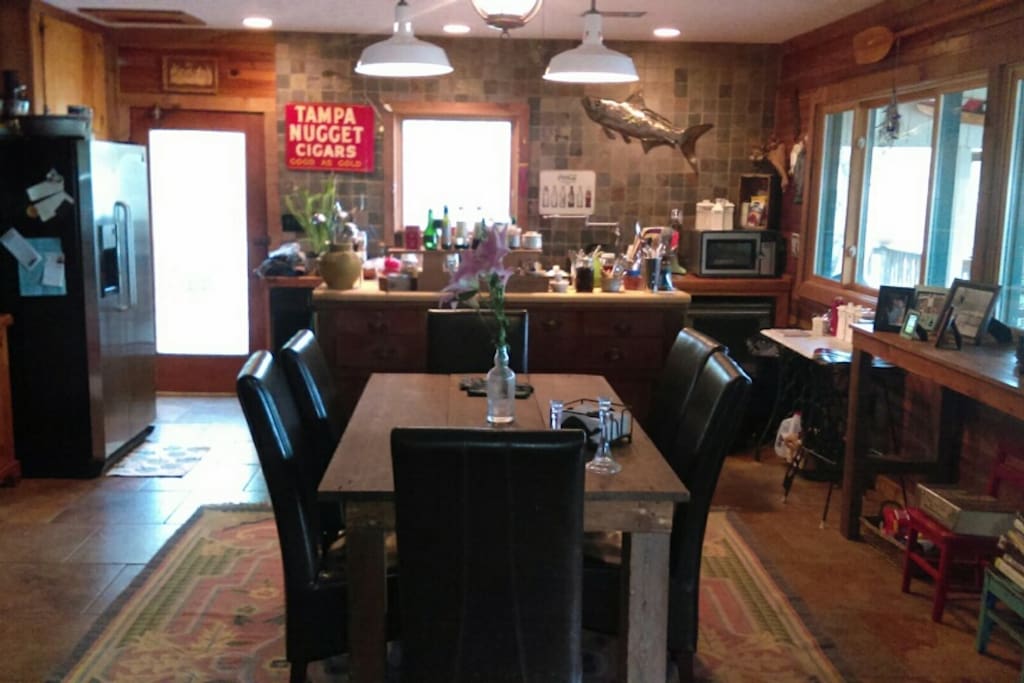 Kitchen & Dining Area