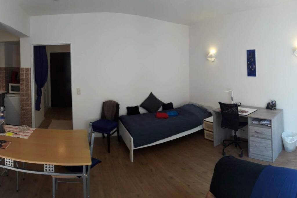 General view of main room 2/2