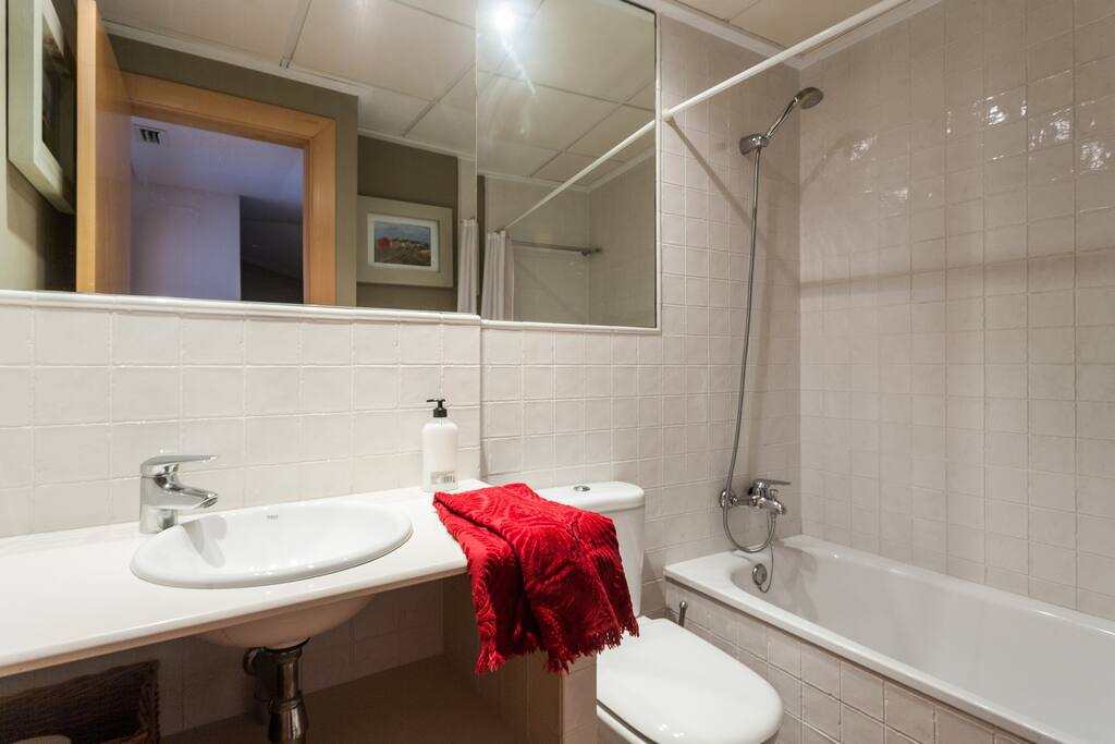 Bathroom with hot tube