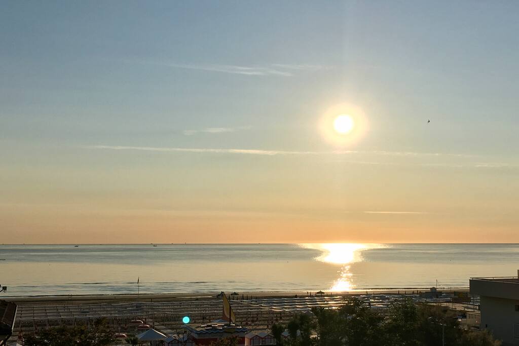 Vista mare mattina presto