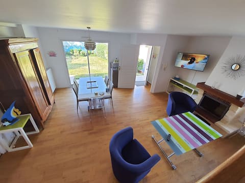 HOUSE IN THE HEART OF THE SMALL TOWN OF CHARACTER