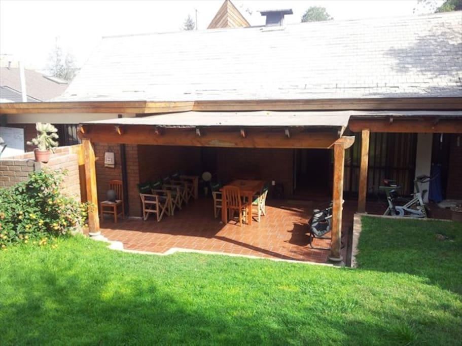 Terraza y Jardin Trasero