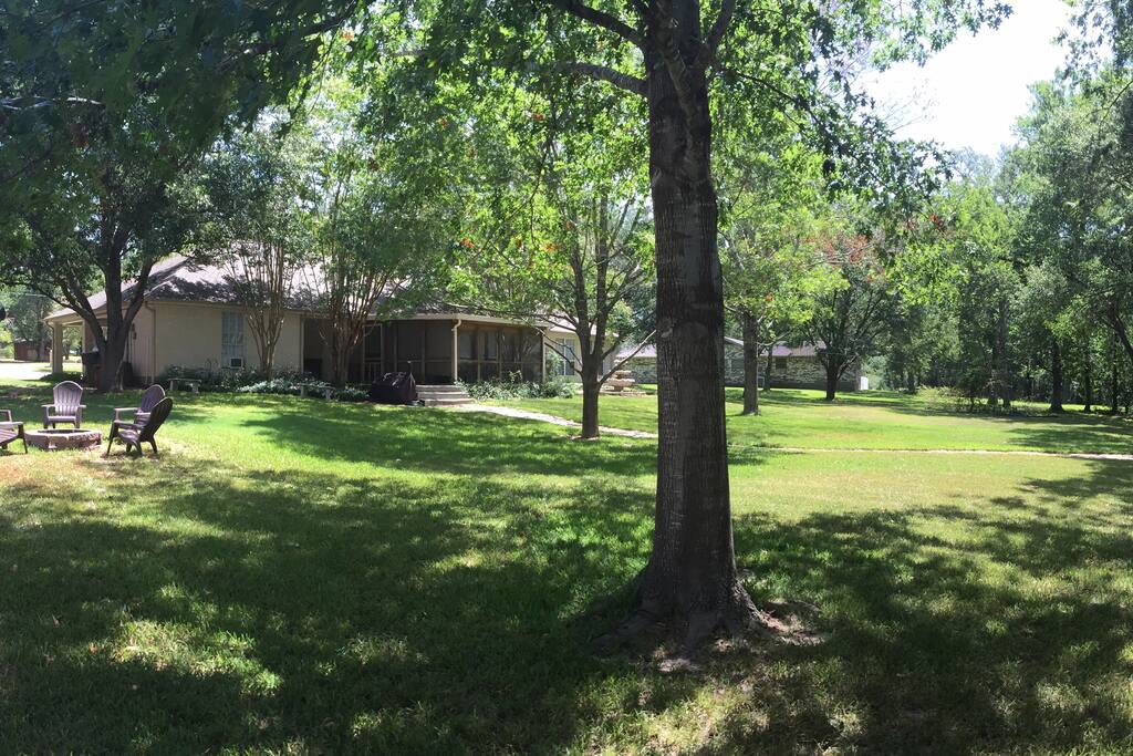 Large backyard w/ Screened-in Patio, grill, and Fire Pit