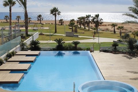 Zephyr Seafront Luxury Villa