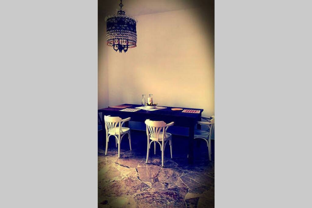 Table for 6/8 people - bright kitchen with private balcony