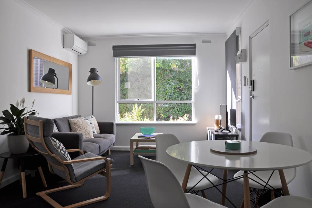 Living room with room for up to 4