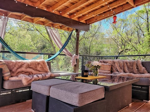 5 Min to the Beach! 6ft Tub/Pet Friendly!