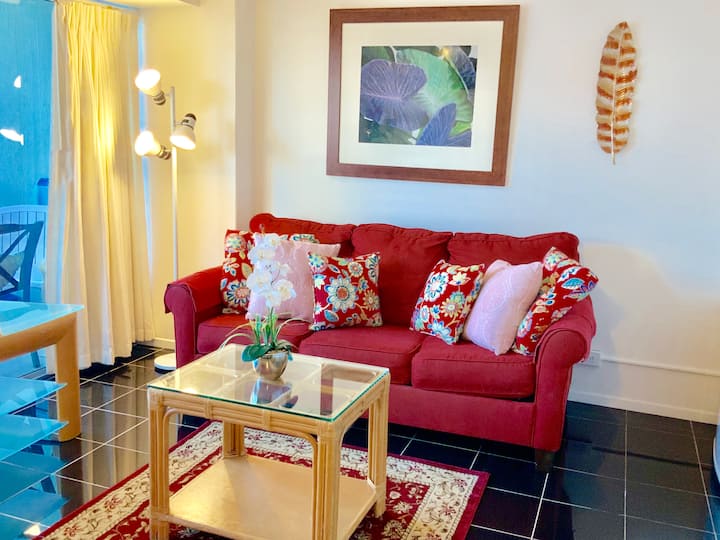 
Ჰავაის დეკორი 1 საძინებელი ოთახი. Ეს არ არის საზიარო სივრცის ოთახი. Შეგიძლიათ გამოიყენოთ მთლიანი სივრცე. Ყველა ოთახი შესასვლელიდან.