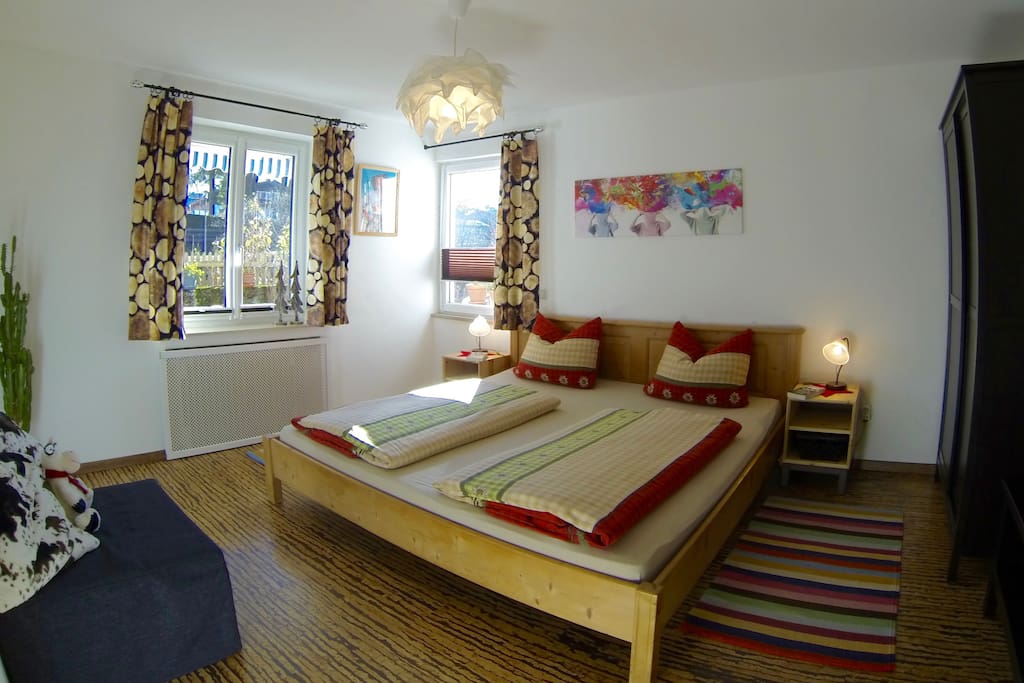 Das gemütliche Schlafzimmer mit 2 x 2 m Bett - The comfortable bedroom with 2 x 2 m bed