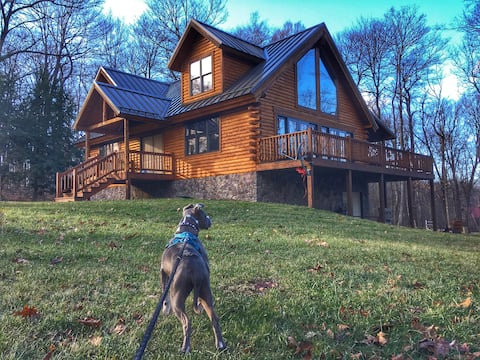 Log Cabin next to 7 Springs and Hidden Valley!!