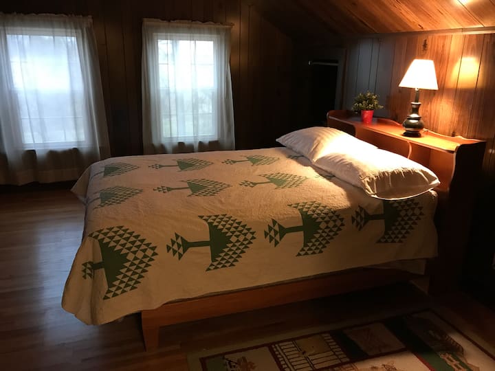 Queen bed in 3rd bedroom.