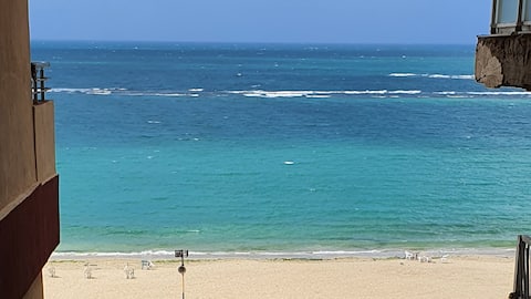 Apartment in front of the sea (VieWooW) 2