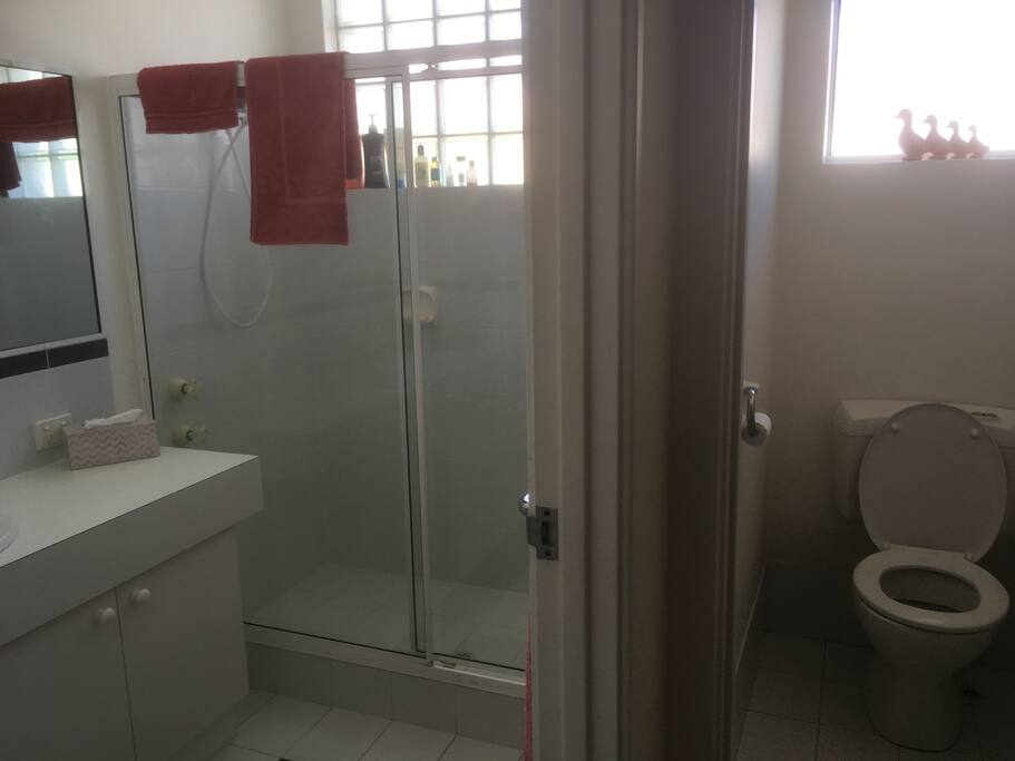 Main Bed shared ensuite