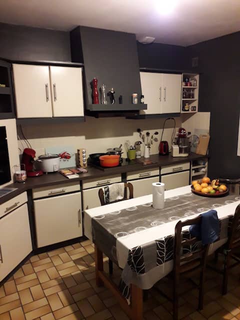 Rooms in large house, 9 people max