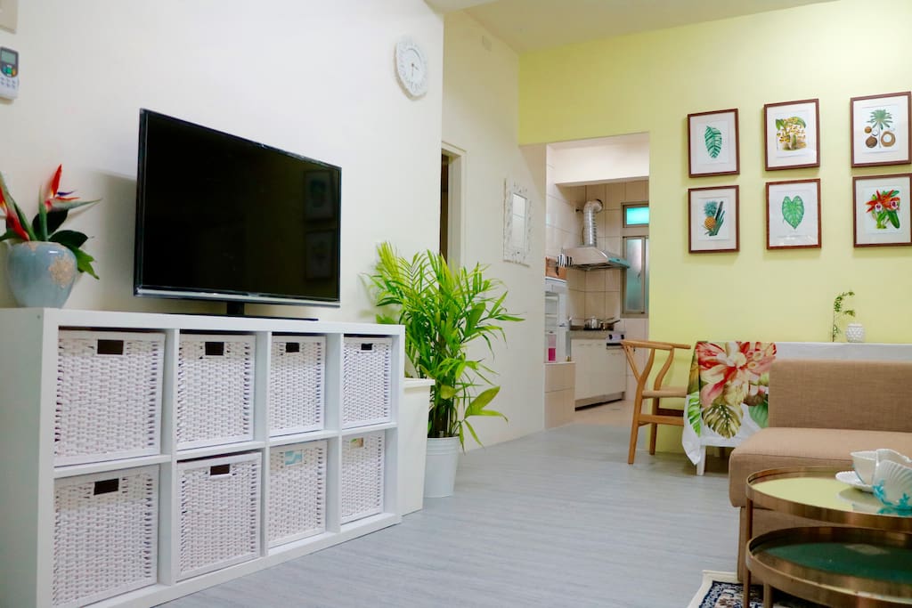 Bright, lush and very spacious living room with multiple chairs