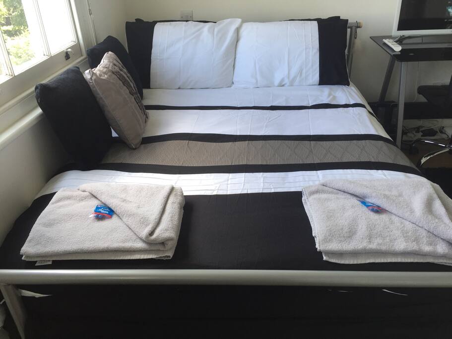 Fresh towels and ear plugs