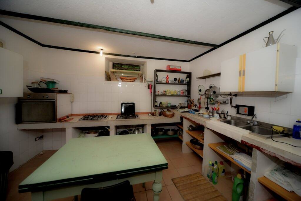 la cucina con doppi fornelli