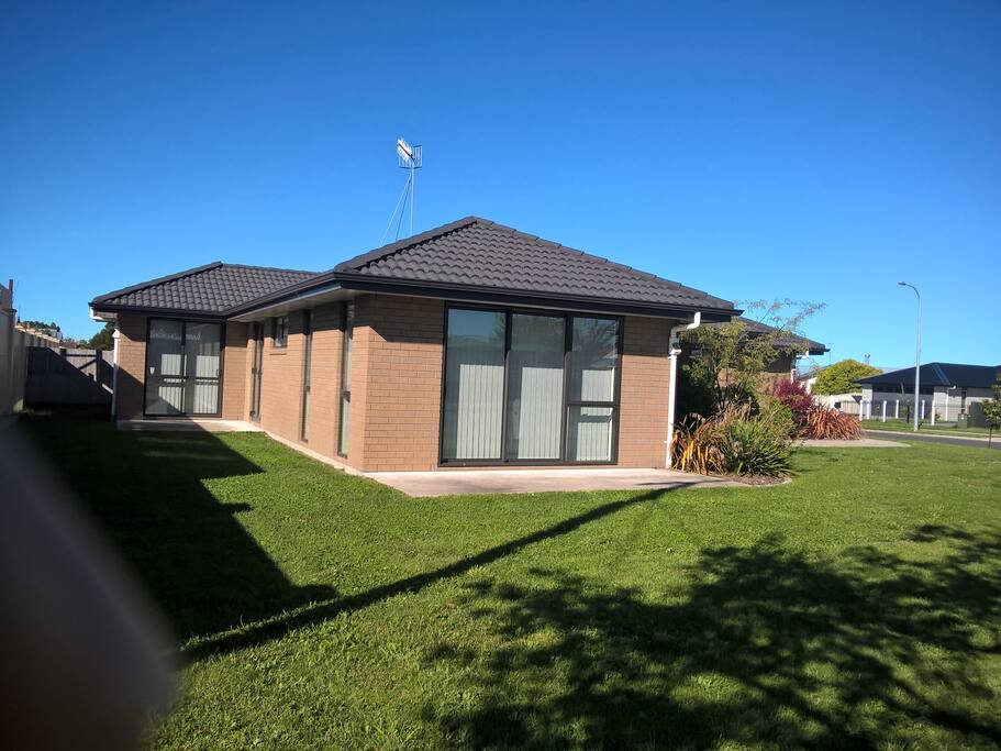 now fully fenced, outdoor dining too at no cost