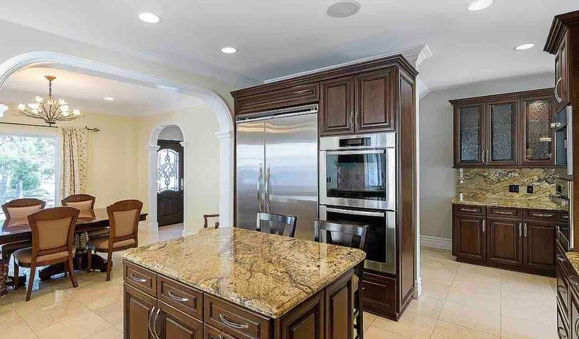 By Beverly Hills Family ❤️ Retreat 4Bed/3Bath House gallery image 4