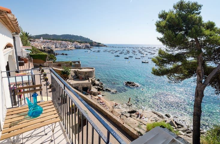 Precioso apartamento en primera línea de mar en Calella de Palafrugell gallery image 2