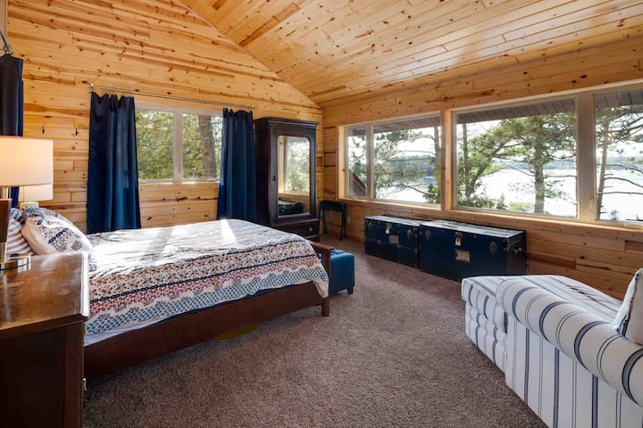 Seize the Good Life at Lakefront Cabin