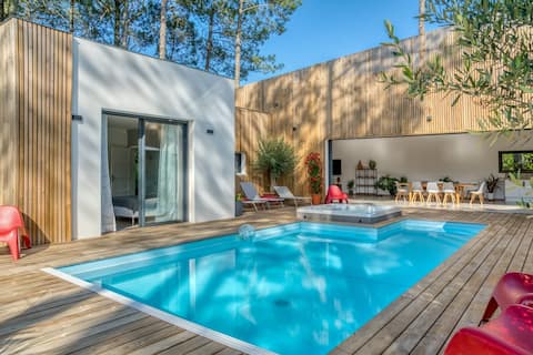 Villa with pool, jacuzzi and sauna