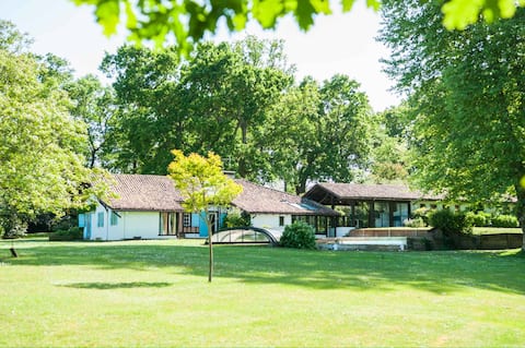 Peaceful Villa with 3Hectare Park and Private Pond