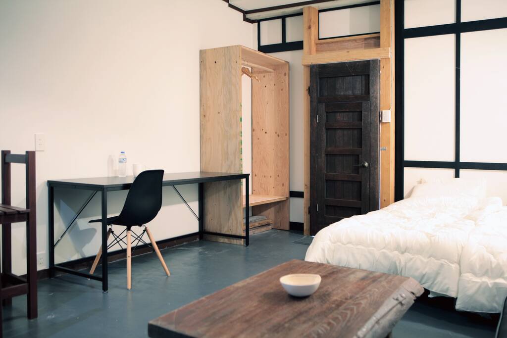 Your job, reading in width 1m80cm table!お仕事、読書は横幅1m80cmのテーブルで!