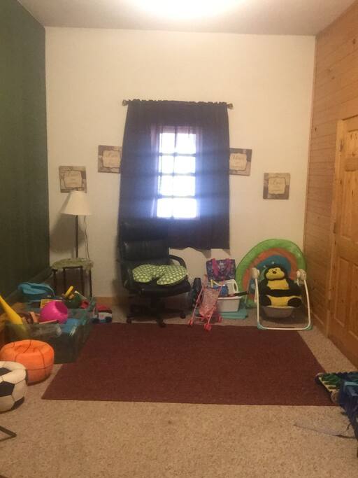 Play room or extra bedroom w mattress