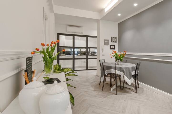 Romantico appartamento in centro TREVI APARTMENT gallery image 4