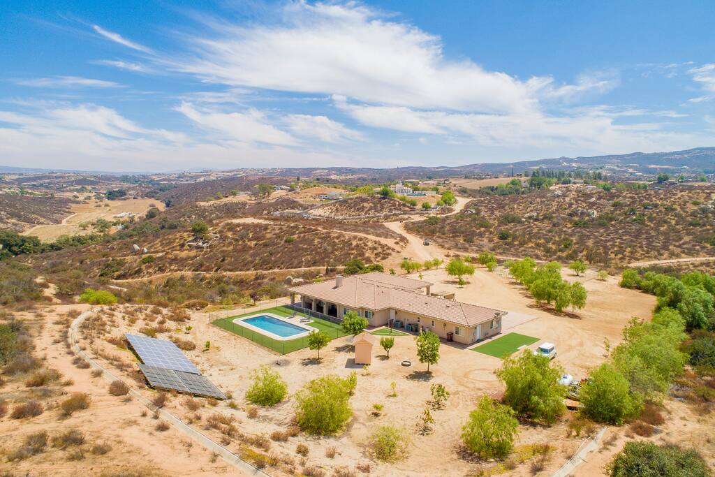 Welcome to the Countryside Retreat! A place where paradise and privacy awaits you.