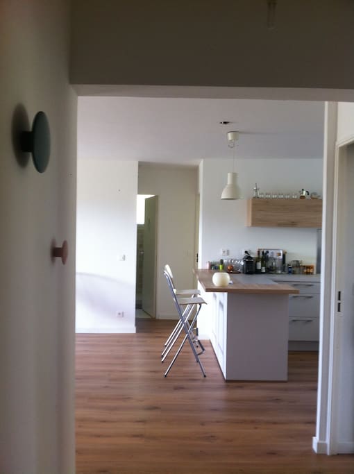 Entrée avec vue sur cuisine