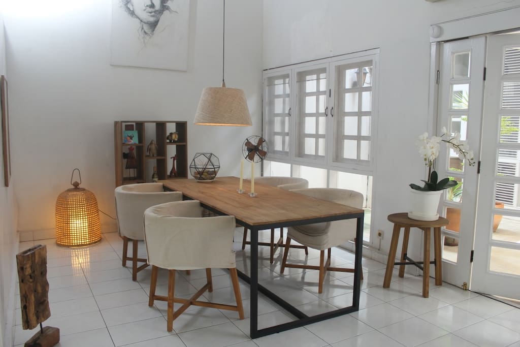 Living room 1 (dinner table)
