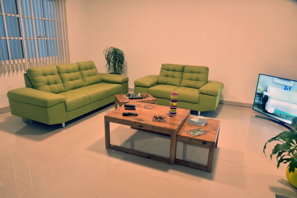 Sala con juegos de Mesa y T.V.