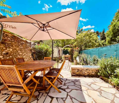 Family home in the heart of the Ocres  (Apt)