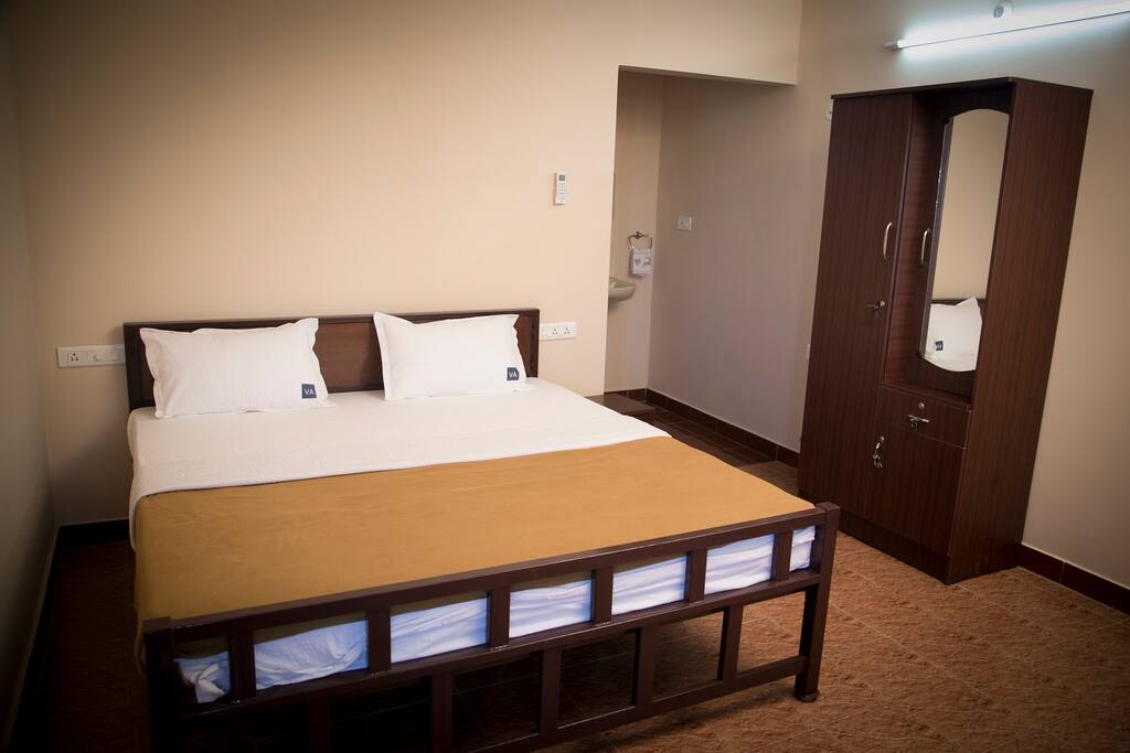 SINGLE BED ROOM