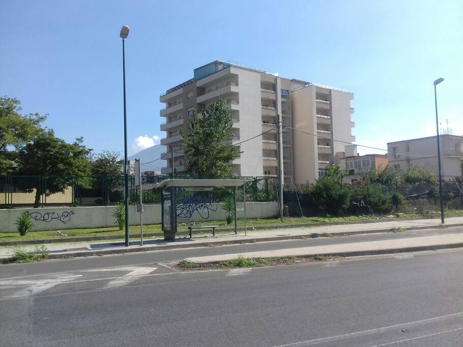 Palazzo del mare visto dalla circumvesuviana