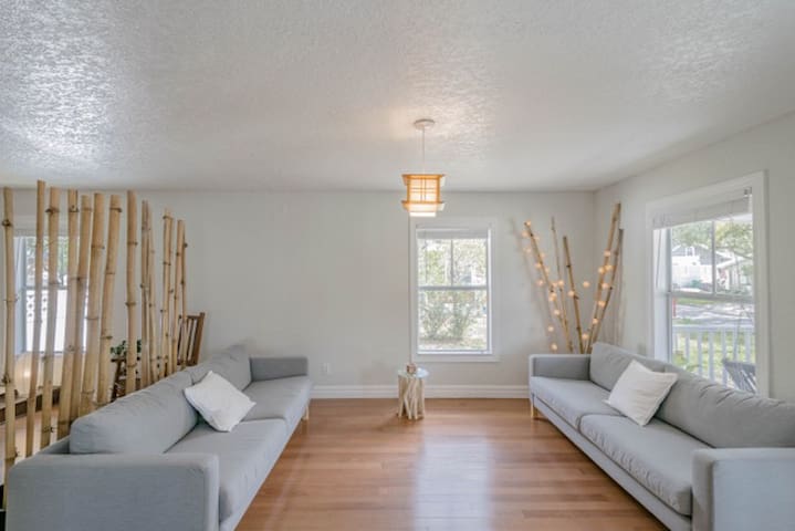 Modern and Zen Private Room in Heart of Tampa