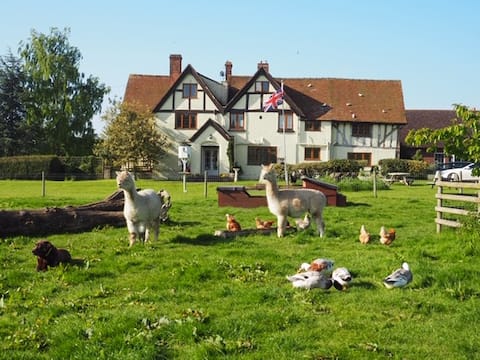 Wootton Park - Tudor House nr Stratford upon Avon