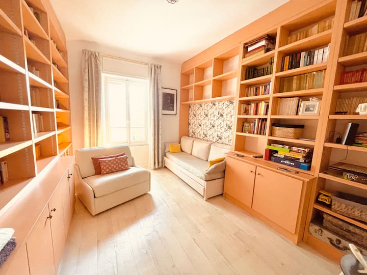 Spálňa 2 / knižnica 