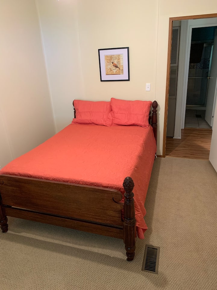 Camera da letto con letto completo 